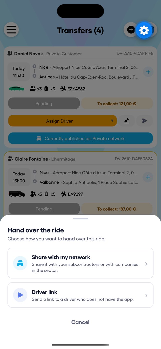 In the app: "Hand over the ride", then "Driver link". The page the driver sees, in 4 languages.